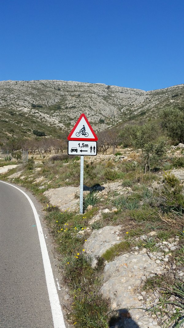 Sorpasso ciclisti Spagna